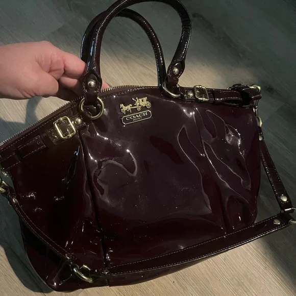 Coach purple deals patent leather purse